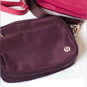 Lululemon Athletica Plum/Gold Crossbody Bag 2L 🍷 SOLD OUT 💅